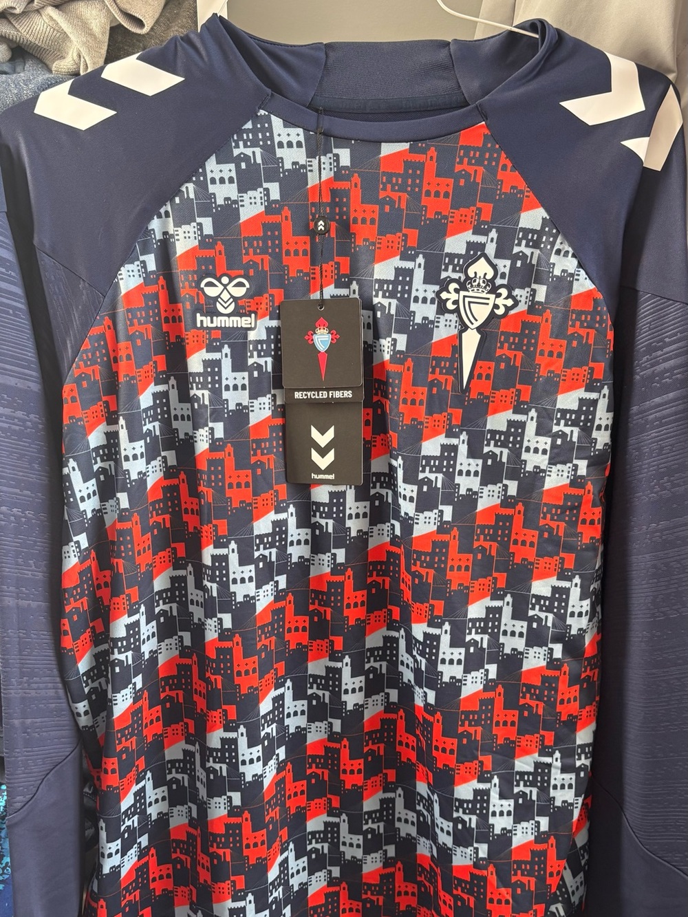 Hummel Men’s Celta Vigo training sweatshirt - eu L US M (fits a L)